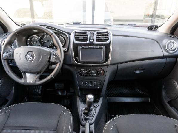 Renault Logan II с пробегом 2015 года, цена 629 000 рублей, 126048 км, седан, Автокод Объявления