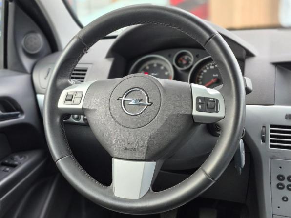 Opel Astra H Рестайлинг с пробегом 2010 года, цена 519 000 рублей, 203815 км, седан, Автокод Объявления