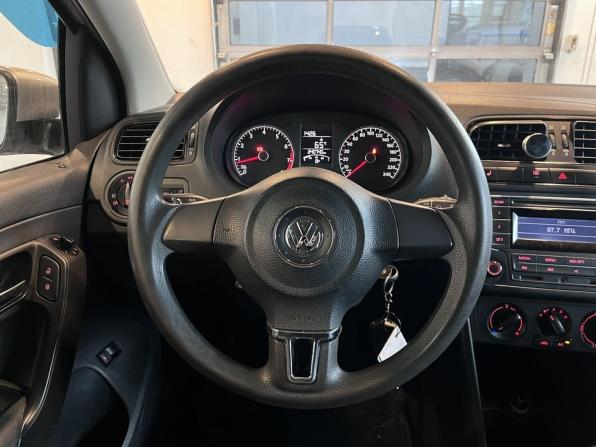 Volkswagen Polo V с пробегом 2015 года, цена 690 000 рублей, 240739 км, седан, Автокод Объявления