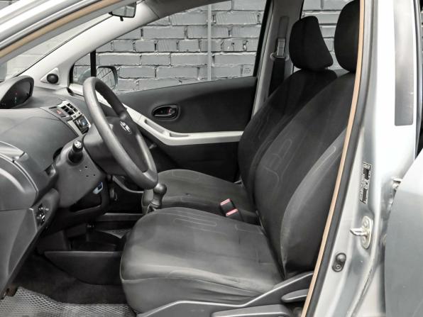 Toyota Yaris II Рестайлинг с пробегом 2010 года, цена 500 000 рублей, 220494 км, хэтчбек, Автокод Объявления