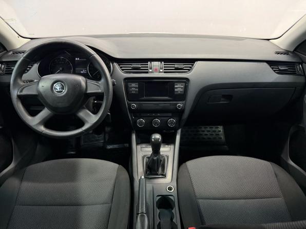 Skoda Octavia III (A7) с пробегом 2015 года, цена 920 000 рублей, 330000 км, лифтбек, Автокод Объявления