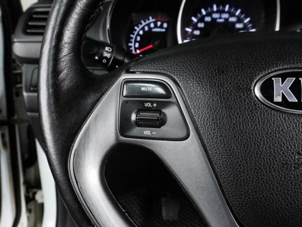Kia Rio III Рестайлинг с пробегом 2017 года, цена 1 199 000 рублей, 125073 км, седан, Автокод Объявления