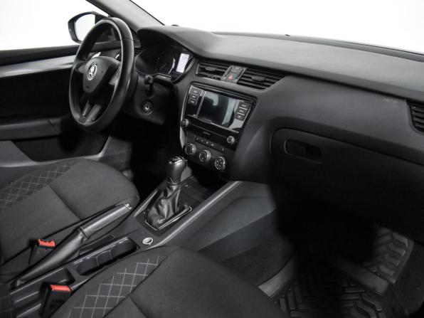 Skoda Octavia III (A7) Рестайлинг с пробегом 2017 года, цена 968 790 рублей, 320774 км, лифтбек, Автокод Объявления