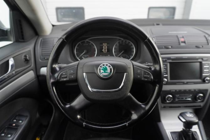 Skoda Octavia II (A5) Рестайлинг с пробегом 2013 года, цена 799 000 рублей, 188000 км, лифтбек, Автокод Объявления
