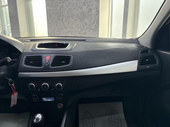 Renault Fluence I Рестайлинг с пробегом 2014 года, цена 935 000 рублей, 61086 км, седан, Автокод Объявления