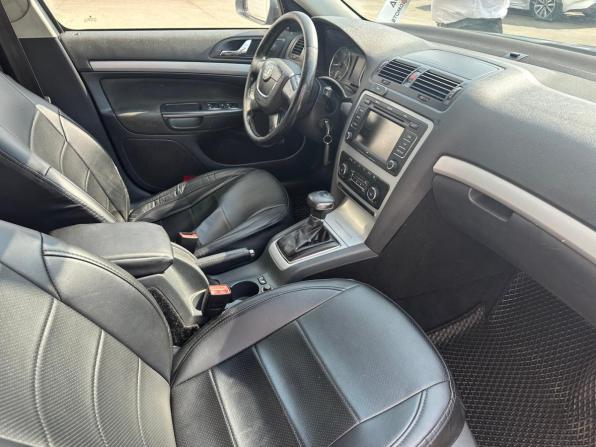 Skoda Octavia II (A5) Рестайлинг с пробегом 2012 года, цена 899 000 рублей, 218141 км, лифтбек, Автокод Объявления