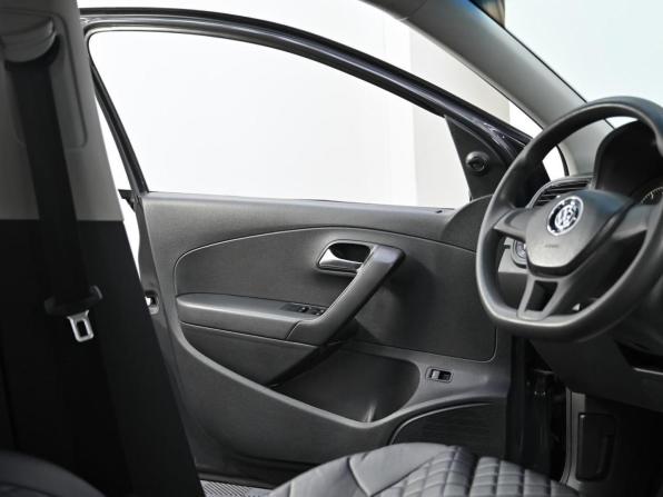 Volkswagen Polo V Рестайлинг с пробегом 2016 года, цена 899 000 рублей, 102000 км, седан, Автокод Объявления