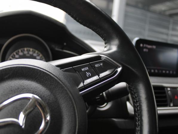 Mazda 3 III (BM) Рестайлинг с пробегом 2018 года, цена 1 579 000 рублей, 92738 км, седан, Автокод Объявления