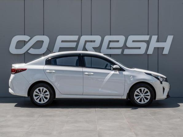 Kia Rio IV Рестайлинг с пробегом 2021 года, цена 1 340 000 рублей, 170500 км, седан, Автокод Объявления