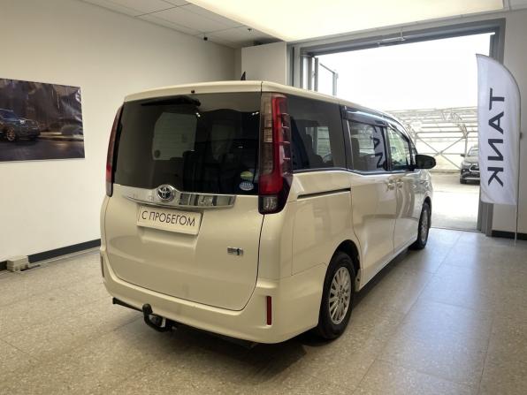 Toyota Noah III (R80) с пробегом 2014 года, цена 1 580 000 рублей, 172000 км, минивэн, Автокод Объявления