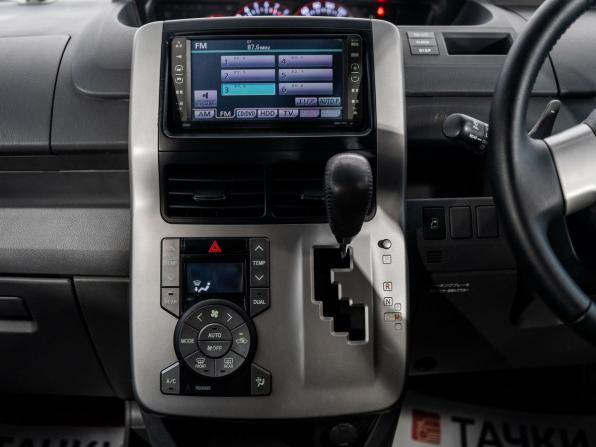 Toyota Noah II (R70) с пробегом 2007 года, цена 1 350 500 рублей, 199385 км, минивэн, Автокод Объявления