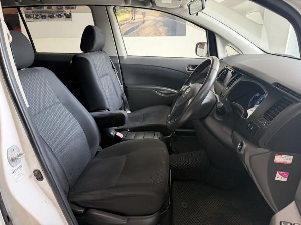 Toyota ISis I Рестайлинг с пробегом 2010 года, цена 1 150 000 рублей, 117522 км, компактвэн, Автокод Объявления