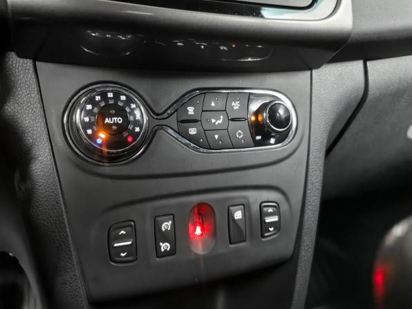 Renault Sandero II с пробегом 2016 года, цена 888 000 рублей, 87803 км, хэтчбек, Автокод Объявления