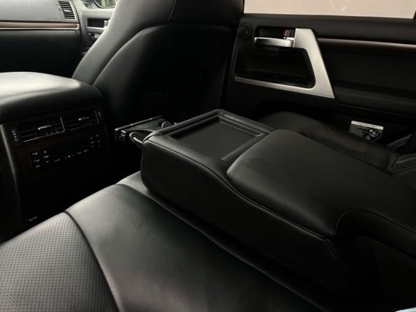 Toyota Land Cruiser 200 Series Рестайлинг 2 с пробегом 2015 года, цена 5 690 000 рублей, 130062 км, внедорожник, Автокод Объявления