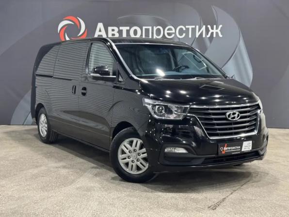 Hyundai H-1 II Рестайлинг 2 с пробегом 2019 года, цена 2 620 000 рублей, 223000 км, минивэн, Автокод Объявления