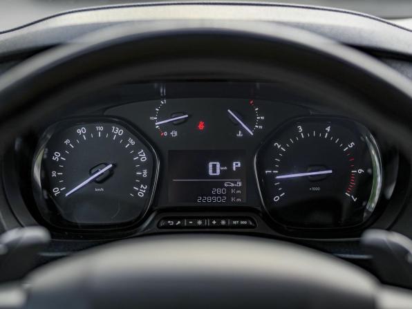 Peugeot Traveller I с пробегом 2018 года, цена 2 225 000 рублей, 228545 км, минивэн, Автокод Объявления