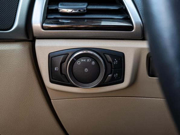 Ford Fusion (North America) II с пробегом 2015 года, цена 1 435 000 рублей, 160360 км, седан, Автокод Объявления