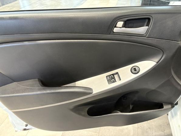 Hyundai Solaris I Рестайлинг с пробегом 2014 года, цена 900 000 рублей, 172491 км, хэтчбек, Автокод Объявления