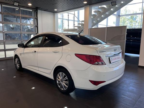 Hyundai Solaris I Рестайлинг с пробегом 2015 года, цена 675 000 рублей, 266663 км, седан, Автокод Объявления