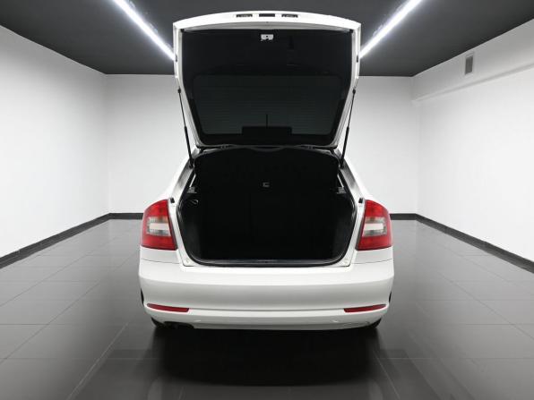 Skoda Octavia II (A5) Рестайлинг с пробегом 2013 года, цена 1 095 000 рублей, 137814 км, лифтбек, Автокод Объявления