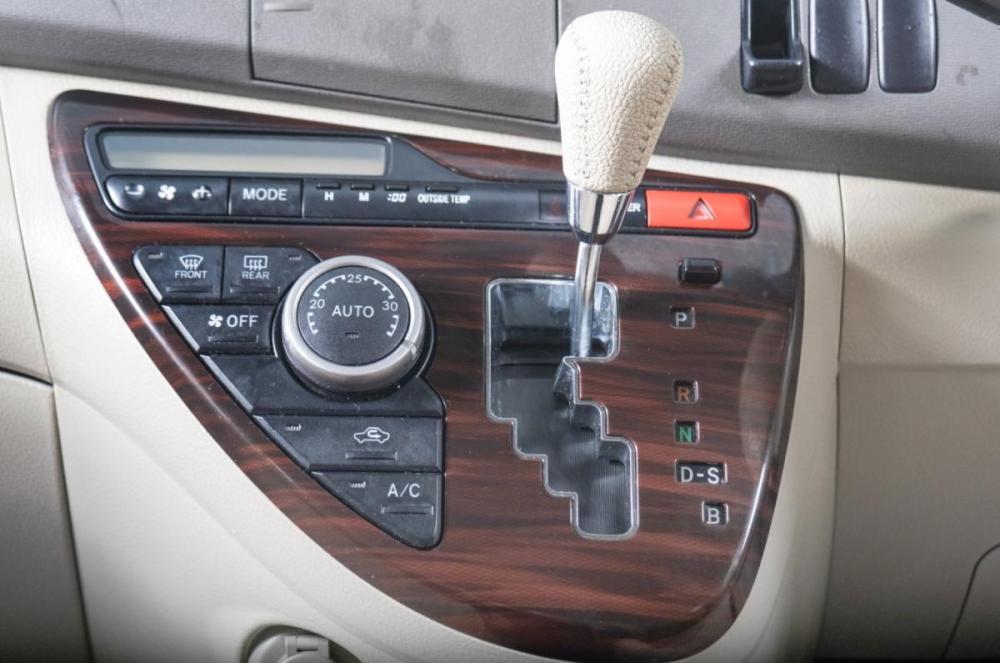Toyota ISis I Рестайлинг Томск  - изображение 15
