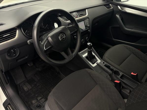 Skoda Octavia III (A7) Рестайлинг с пробегом 2017 года, цена 1 379 000 рублей, 222207 км, лифтбек, Автокод Объявления