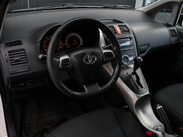 Toyota Auris I Рестайлинг с пробегом 2011 года, цена 1 000 000 рублей, 227681 км, хэтчбек, Автокод Объявления