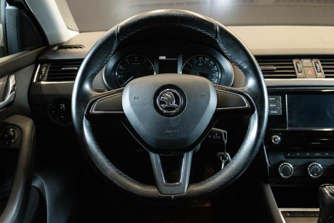 Skoda Octavia III (A7) Рестайлинг с пробегом 2017 года, цена 1 649 000 рублей, 194285 км, лифтбек, Автокод Объявления