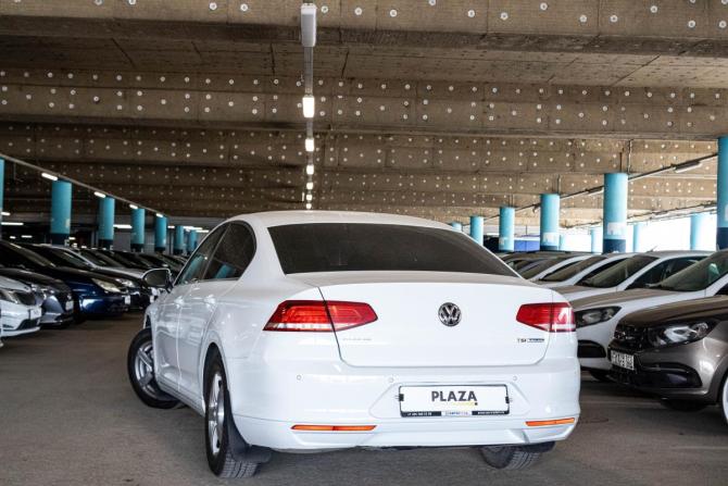 Volkswagen Passat B8 с пробегом 2016 года, цена 1 749 000 рублей, 126048 км, седан, Автокод Объявления