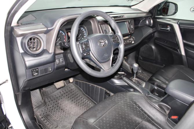 Toyota RAV4 IV (XA40) Рестайлинг с пробегом 2018 года, цена 2 650 000 рублей, 61239 км, внедорожник, Автокод Объявления