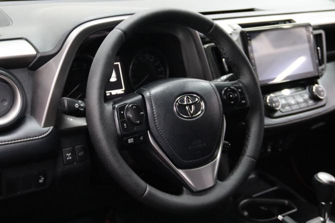Toyota RAV4 IV (XA40) Рестайлинг с пробегом 2018 года, цена 2 750 550 рублей, 107190 км, внедорожник, Автокод Объявления