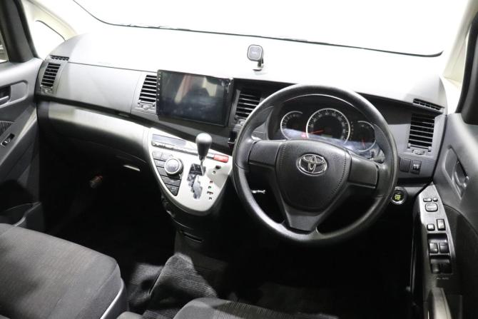 Toyota ISis I Рестайлинг с пробегом 2013 года, цена 1 120 000 рублей, 161014 км, минивэн, Автокод Объявления