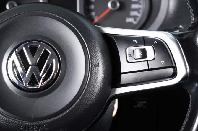 Volkswagen Polo V Рестайлинг с пробегом 2018 года, цена 909 000 рублей, 359321 км, седан, Автокод Объявления