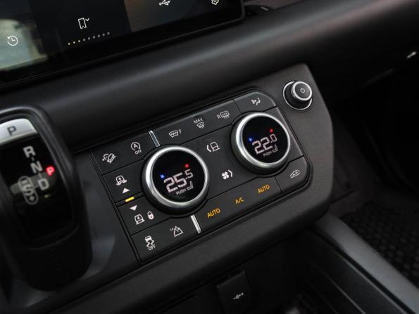 Land Rover Defender II с пробегом 2020 года, цена 4 099 000 рублей, 116654 км, внедорожник, Автокод Объявления