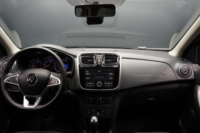 Renault Logan II Рестайлинг с пробегом 2018 года, цена 745 000 рублей, 194000 км, седан, Автокод Объявления