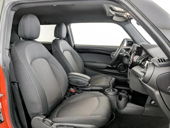 Mini Hatch III (F55/F56) Рестайлинг с пробегом 2020 года, цена 2 330 000 рублей, 73599 км, хэтчбек, Автокод Объявления