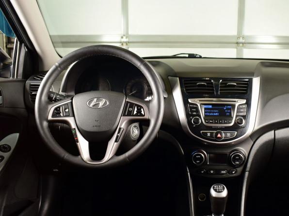 Hyundai Solaris I Рестайлинг с пробегом 2015 года, цена 935 995 рублей, 147793 км, седан, Автокод Объявления
