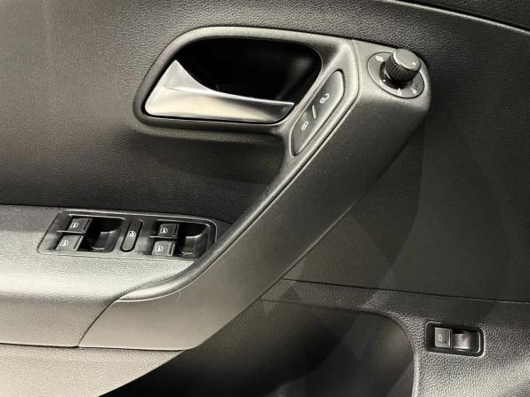 Volkswagen Polo V Рестайлинг с пробегом 2019 года, цена 1 390 000 рублей, 82055 км, седан, Автокод Объявления