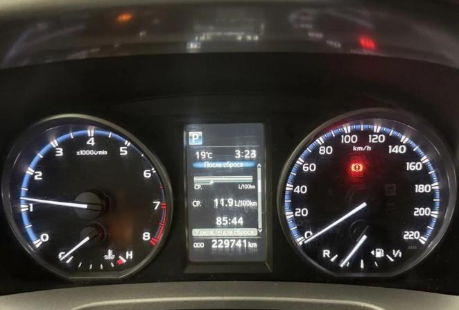 Toyota RAV4 IV (XA40) Рестайлинг с пробегом 2016 года, цена 1 760 000 рублей, 229742 км, внедорожник, Автокод Объявления