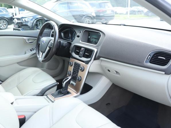 Volvo V40 II с пробегом 2014 года, цена 1 100 000 рублей, 193060 км, хэтчбек, Автокод Объявления