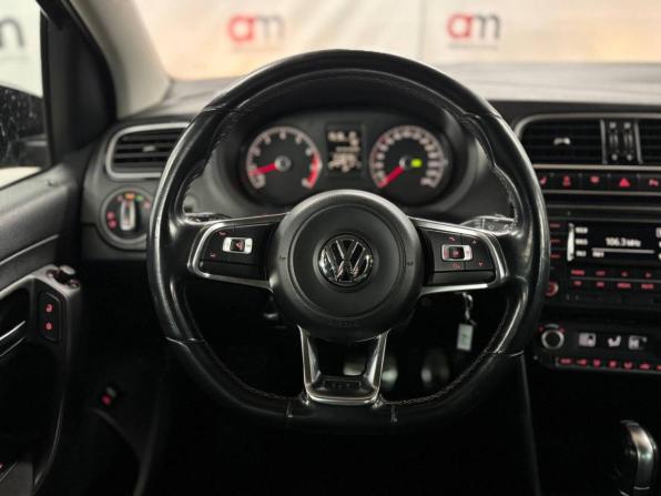 Volkswagen Polo V Рестайлинг с пробегом 2017 года, цена 1 049 000 рублей, 213000 км, седан, Автокод Объявления