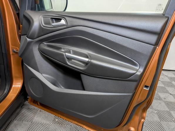 Ford Kuga II Рестайлинг с пробегом 2018 года, цена 1 890 000 рублей, 69597 км, внедорожник, Автокод Объявления