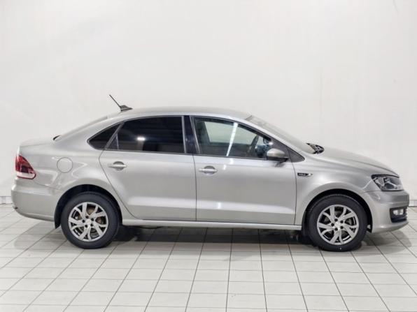 Volkswagen Polo V Рестайлинг с пробегом 2018 года, цена 1 015 000 рублей, 95219 км, седан, Автокод Объявления