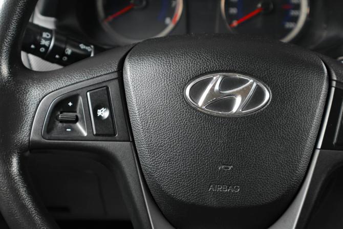 Hyundai Solaris I с пробегом 2012 года, цена 819 000 рублей, 211756 км, седан, Автокод Объявления