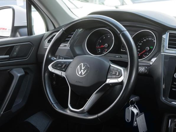 Volkswagen Tiguan II Рестайлинг с пробегом 2021 года, цена 1 899 000 рублей, 189128 км, внедорожник, Автокод Объявления