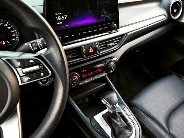 Kia K3 II Рестайлинг с пробегом 2021 года, цена 1 815 000 рублей, 159485 км, седан, Автокод Объявления