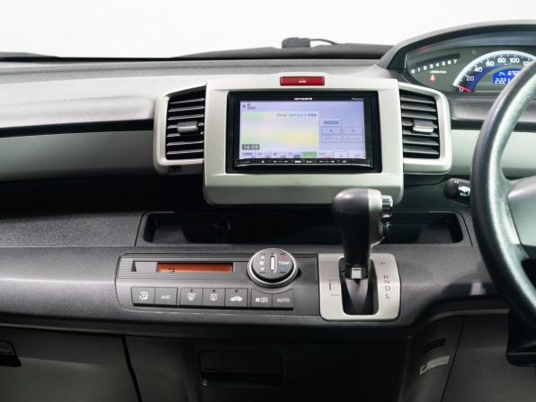 Honda Freed I Рестайлинг с пробегом 2012 года, цена 1 070 000 рублей, 167700 км, компактвэн, Автокод Объявления