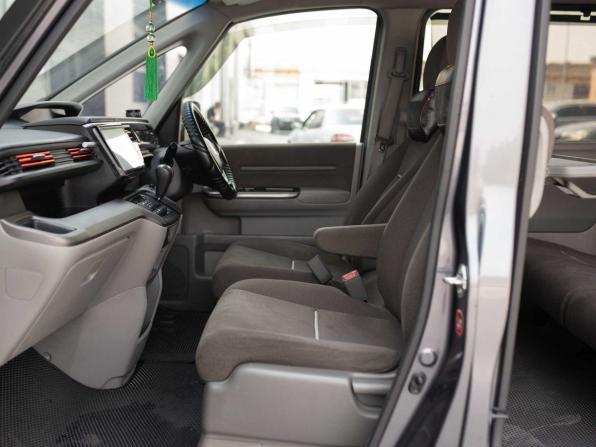 Honda Stepwgn V с пробегом 2015 года, цена 1 720 000 рублей, 108542 км, минивэн, Автокод Объявления