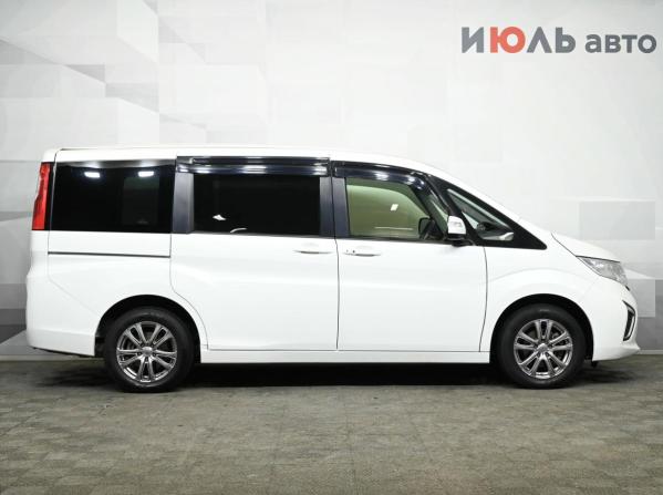 Honda Stepwgn V с пробегом 2017 года, цена 2 250 000 рублей, 84500 км, минивэн, Автокод Объявления