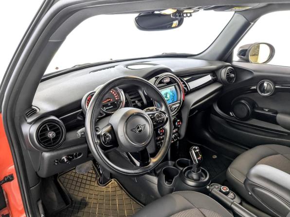 Mini Hatch III (F55/F56) Рестайлинг с пробегом 2021 года, цена 2 550 000 рублей, 66313 км, хэтчбек, Автокод Объявления